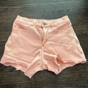 Abercrombie kids, high rise mini mom short, in the color peach size: 13/14